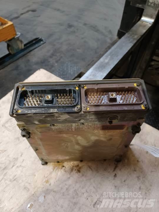 CAT 318C Kabine in notranjost