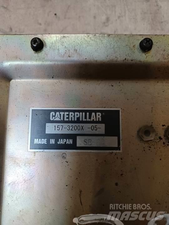 CAT 318C Kabine in notranjost
