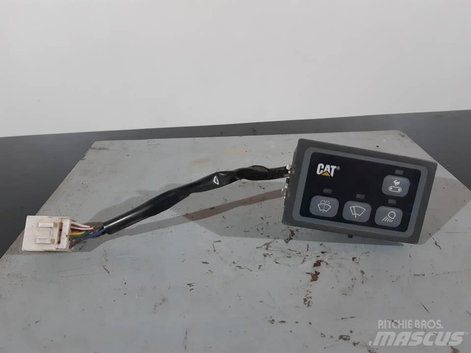CAT 318C Kabine in notranjost
