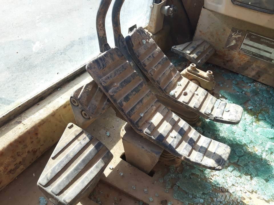 CAT 325LN Kabine in notranjost