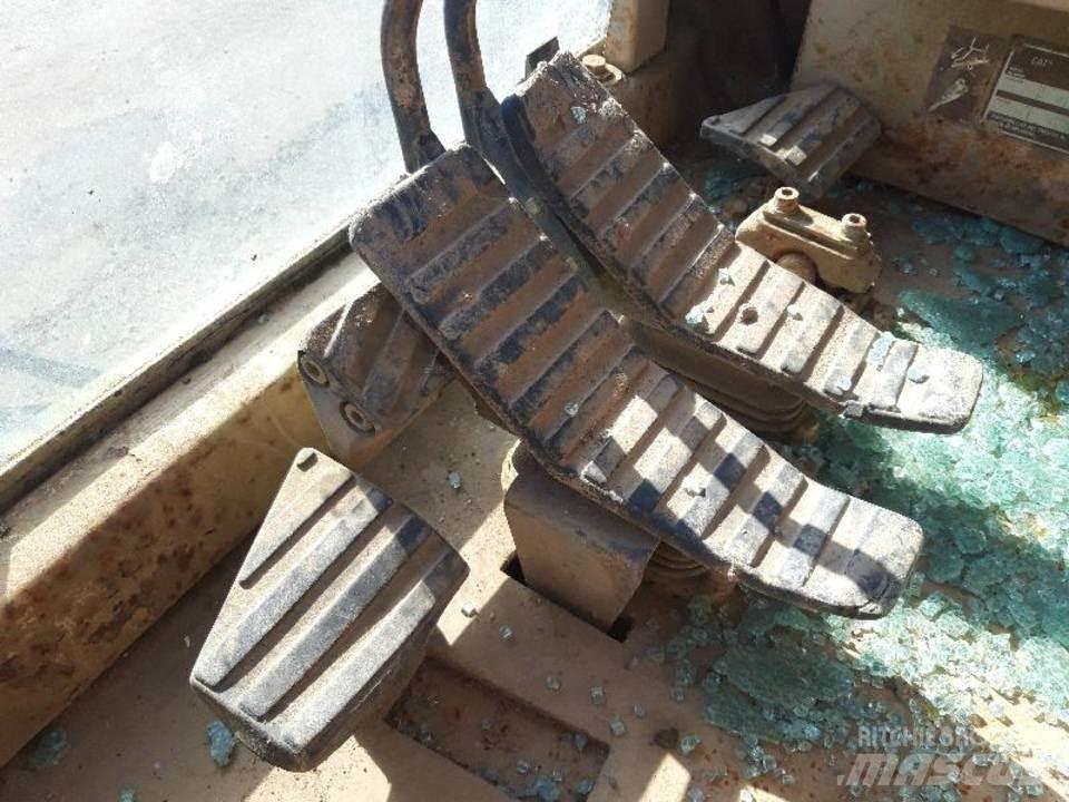 CAT 325LN Kabine in notranjost