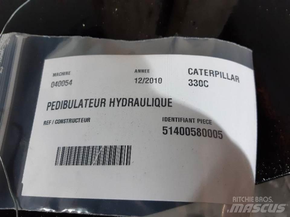 CAT 330C Kabine in notranjost