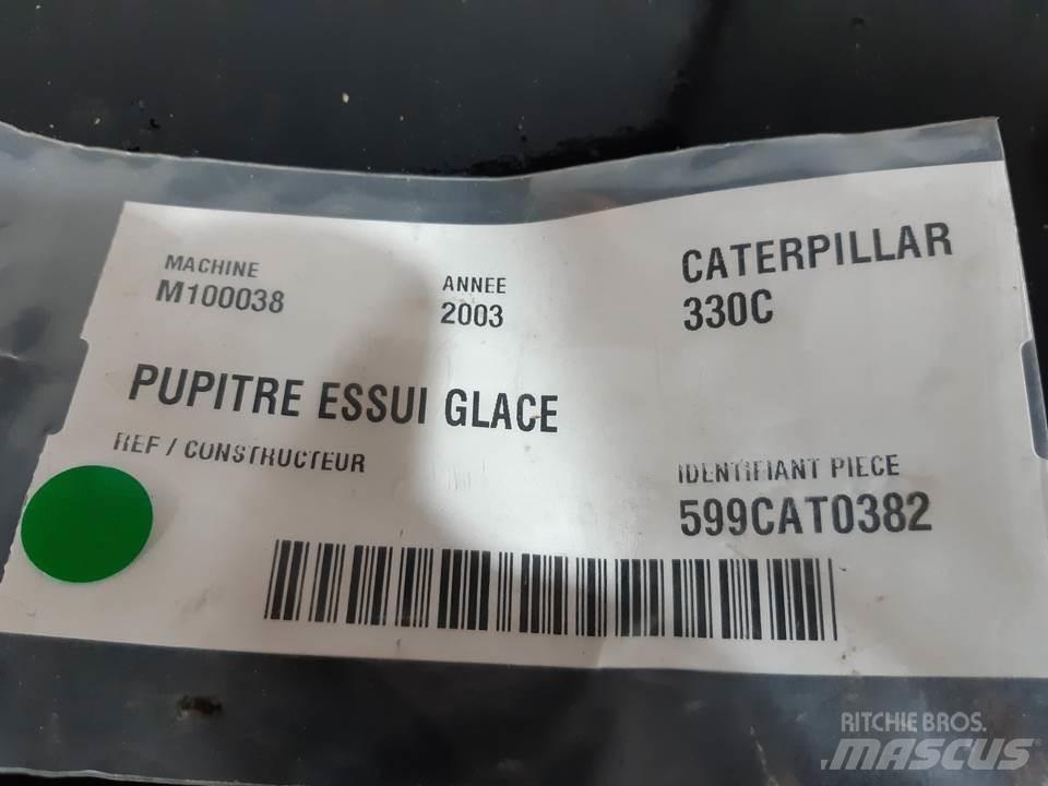 CAT 330C Kabine in notranjost