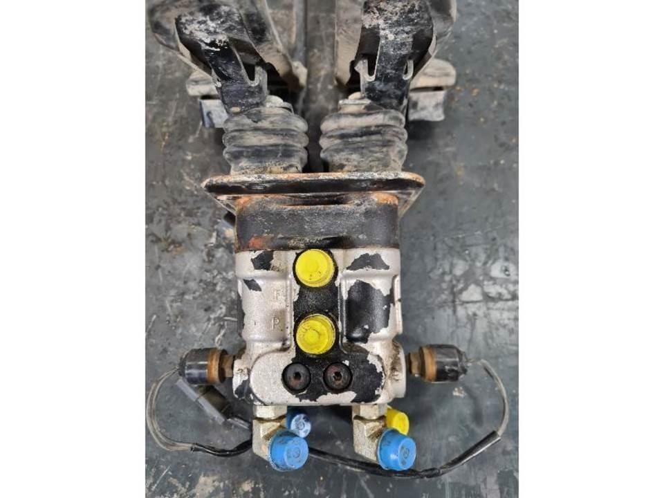 CAT 336DL Kabine in notranjost
