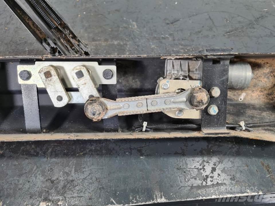 CAT 336DL Kabine in notranjost