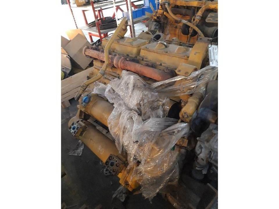 CAT 775B Motorji
