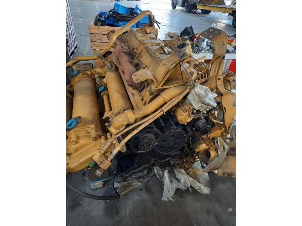 CAT 775B Motorji