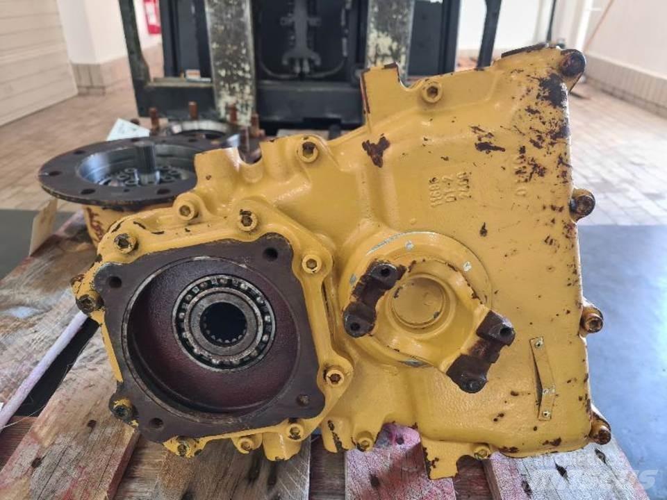 CAT 906H Menjalnik