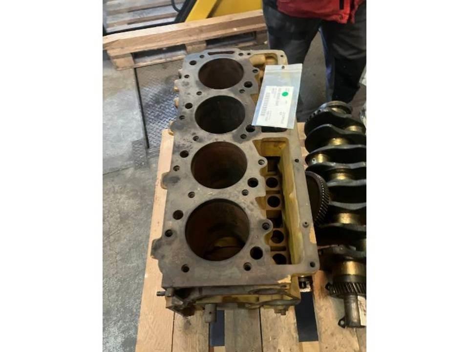CAT 953 Motorji