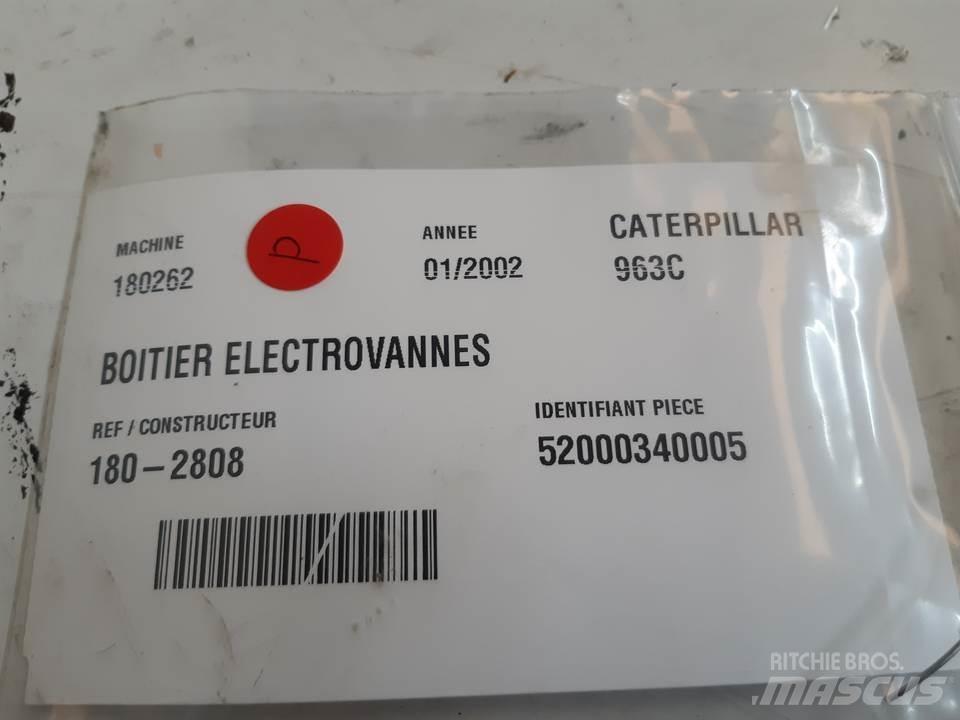 CAT 963C Kabine in notranjost