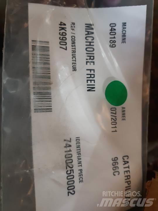 CAT 966C Gosenice