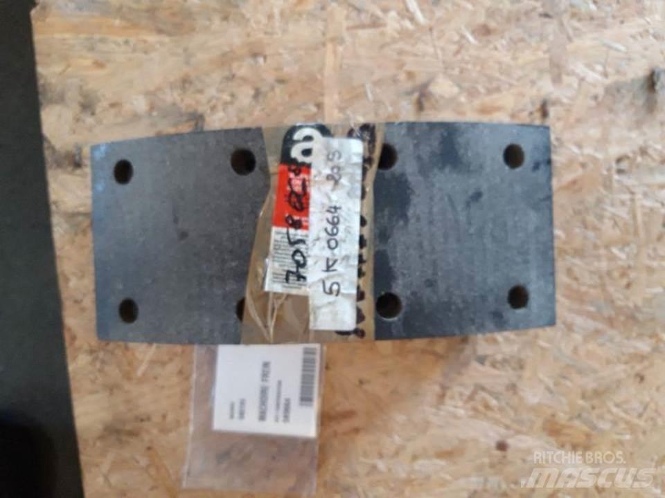 CAT 966C Gosenice