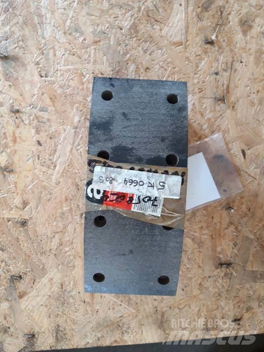 CAT 966C Gosenice