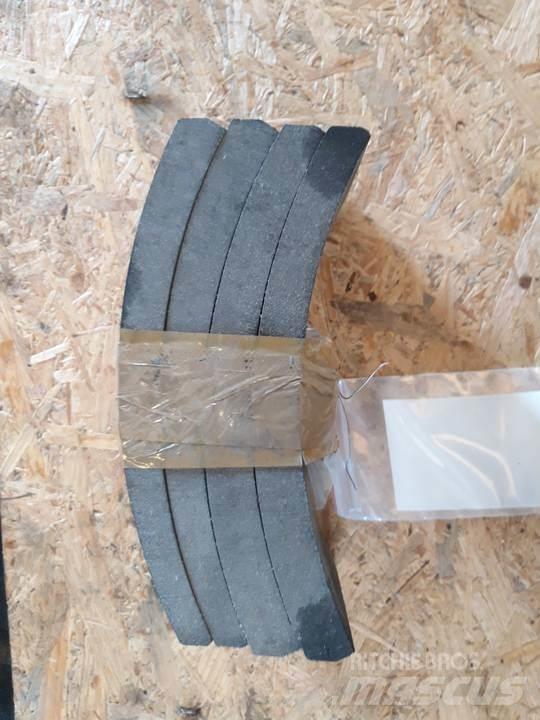 CAT 966C Gosenice