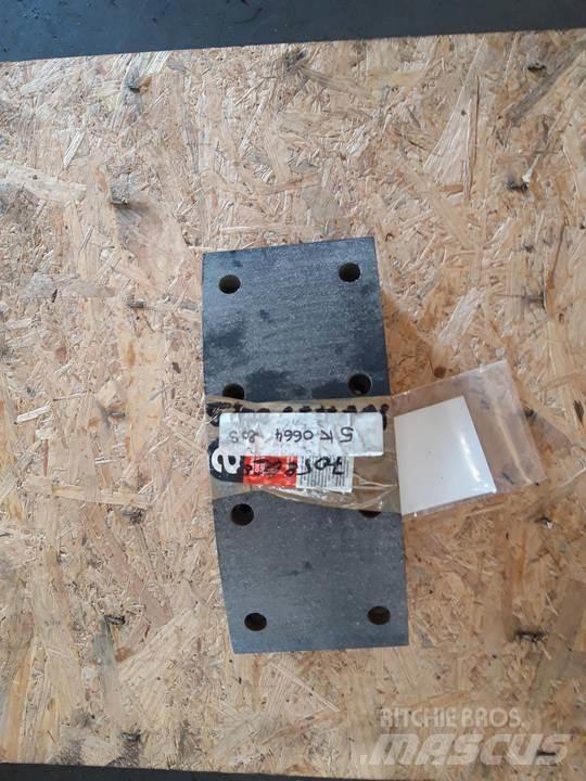 CAT 966C Gosenice