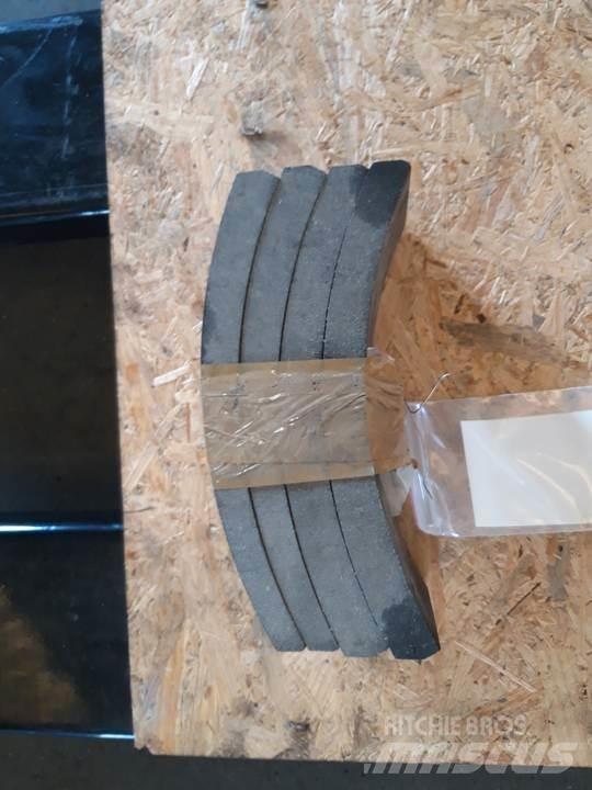 CAT 966C Gosenice