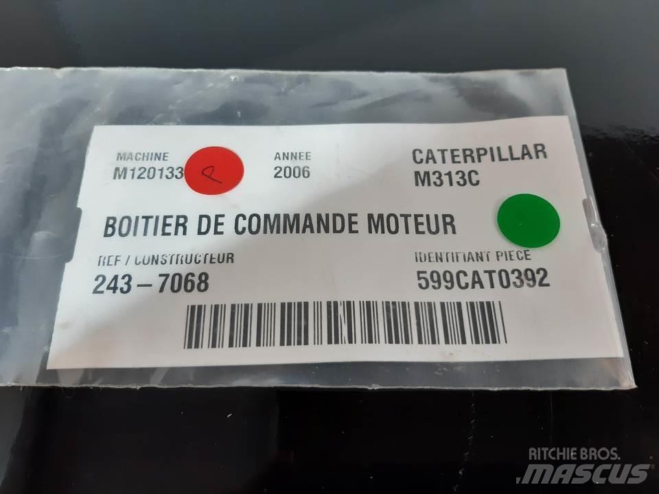 CAT M313C Kabine in notranjost