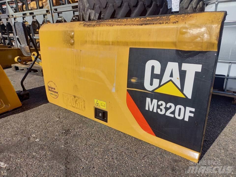 CAT M320F Kabine in notranjost