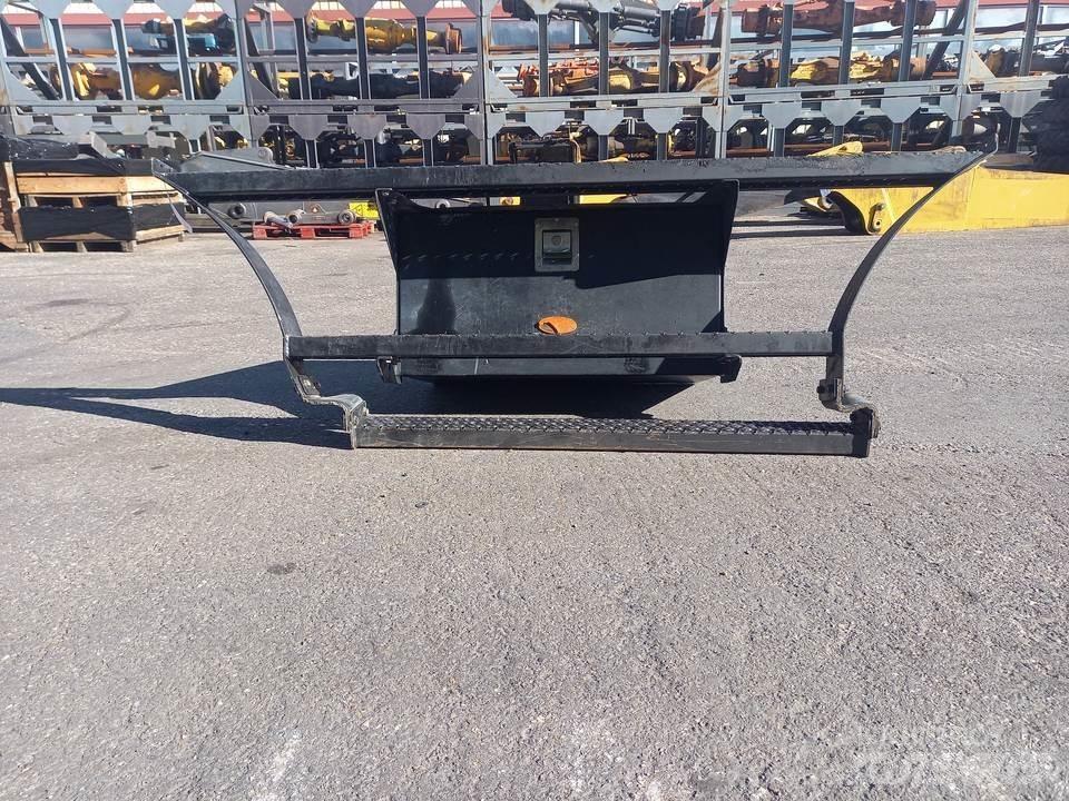 CAT M320F Kabine in notranjost