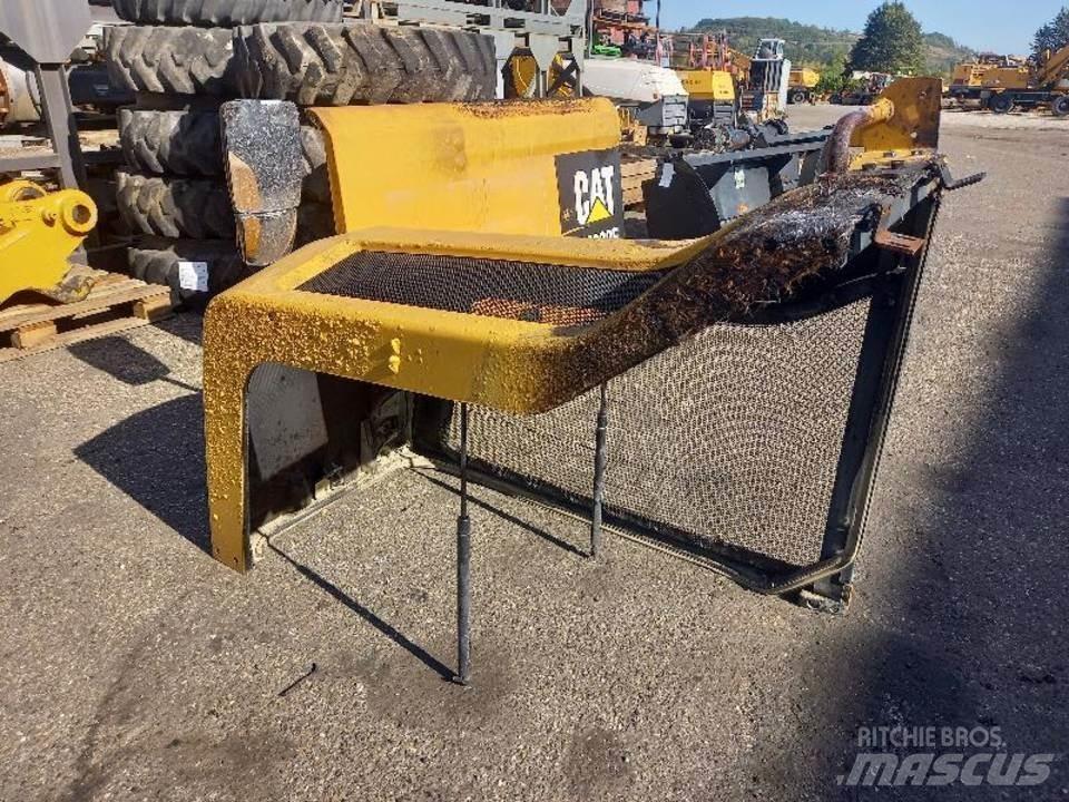 CAT M320F Kabine in notranjost