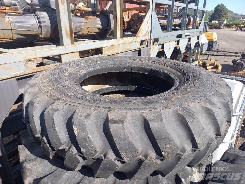 CAT M320F Gosenice