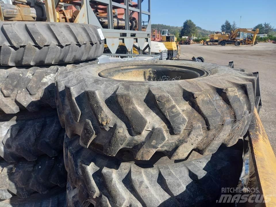 CAT M320F Gosenice