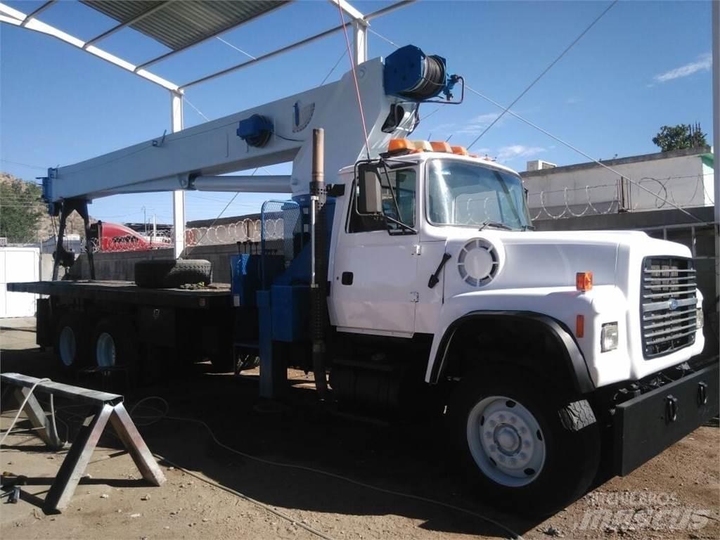Manitex 30100 Tovornjaki z žerjavom