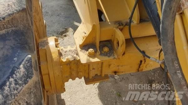 CAT 908 Kolesni nakladalci