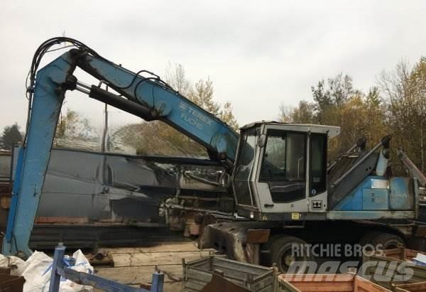 Fuchs MHL 320 Bagri za prekladanje primarnih/sekundarnih surovin