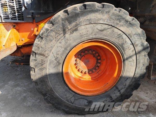 Hitachi ZW 220 Kolesni nakladalci