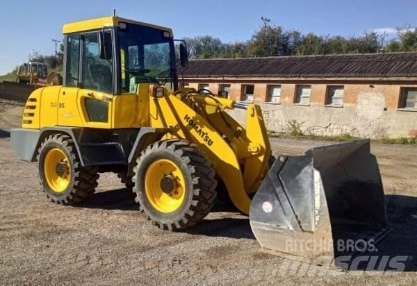 Komatsu WA 95 Kolesni nakladalci