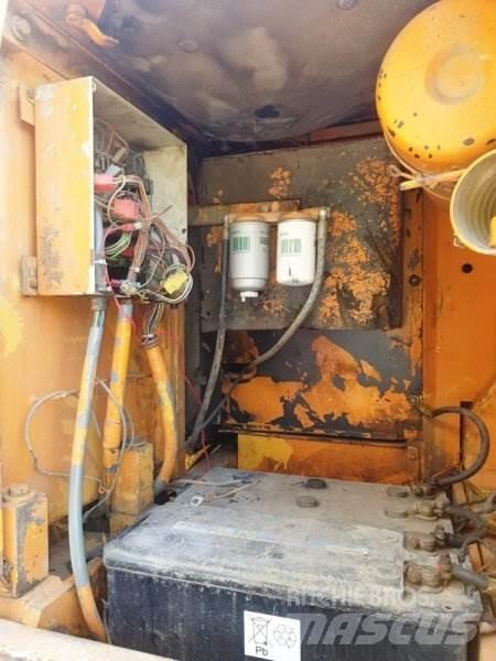 Liebherr R900 B Bagri goseničarji