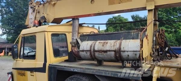 Tatra 815 AD 28 Tovornjaki z žerjavom