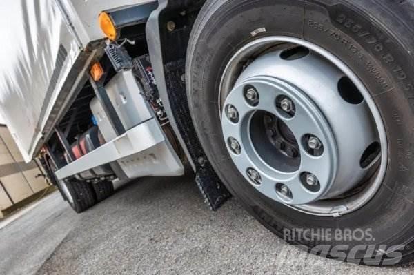 Volvo FL 210 Tovornjaki z žerjavom
