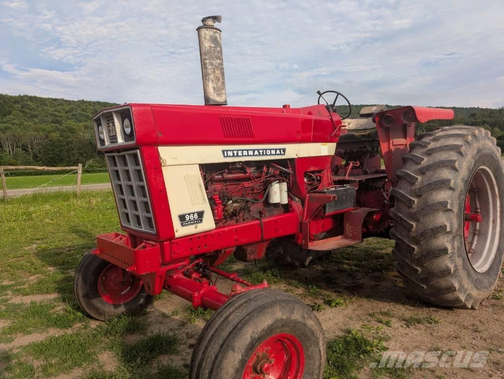 International 966 Traktorji