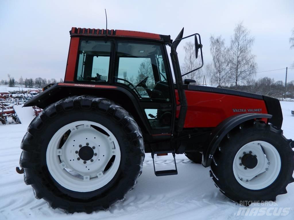 Valtra 8150 Traktorji