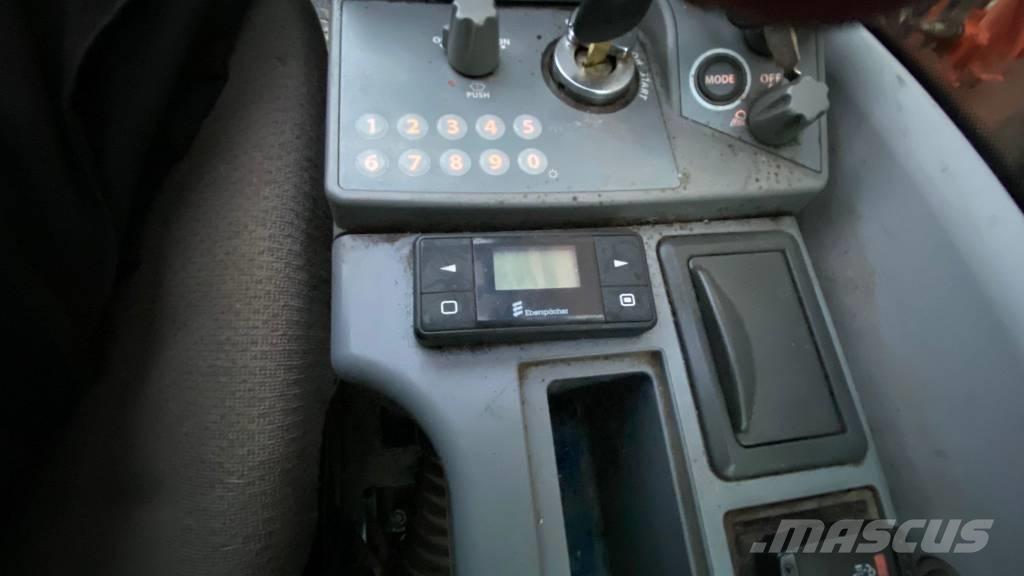 Hitachi ZX 210 LC-6 Bagri goseničarji