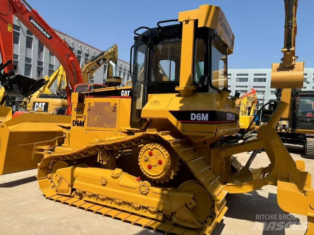 CAT D 6 M XL Buldožerji goseničarji