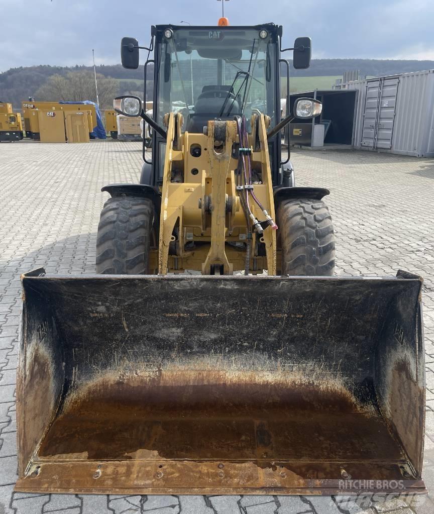 CAT 906 M Kolesni nakladalci