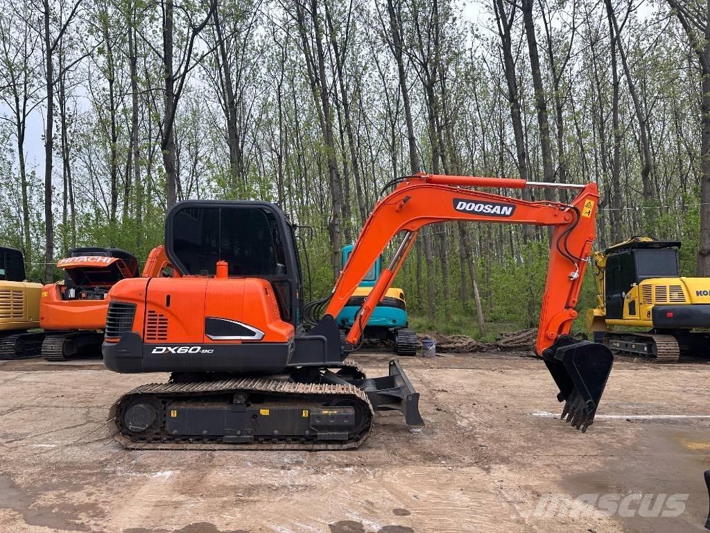 Doosan DX60 Bagri goseničarji