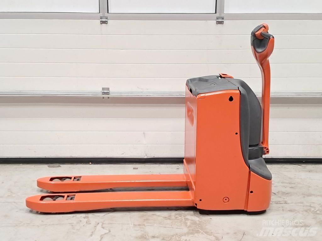 Linde T16 Električni nizko dvižni viličar