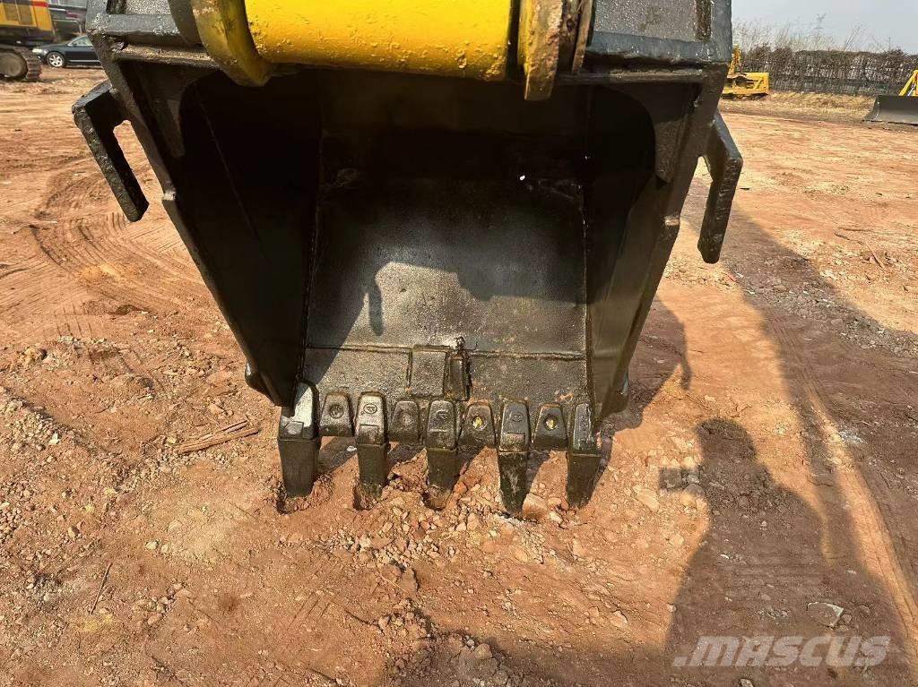 Komatsu PC 220 Bagri goseničarji