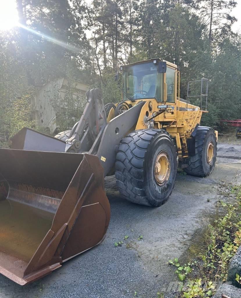 Volvo L 220 D Kolesni nakladalci