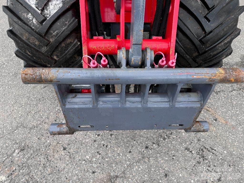 VM Loader 1040 LX Večnamenski nakladalci