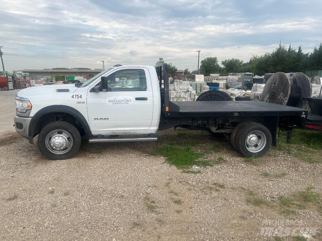 RAM 5500 Tovornjaki s kesonom/platojem