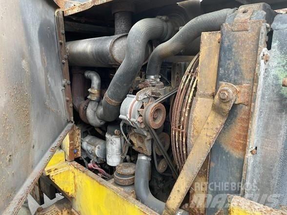 CAT 910 F Kolesni nakladalci