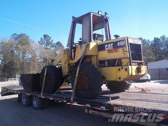 CAT 910 F Kolesni nakladalci