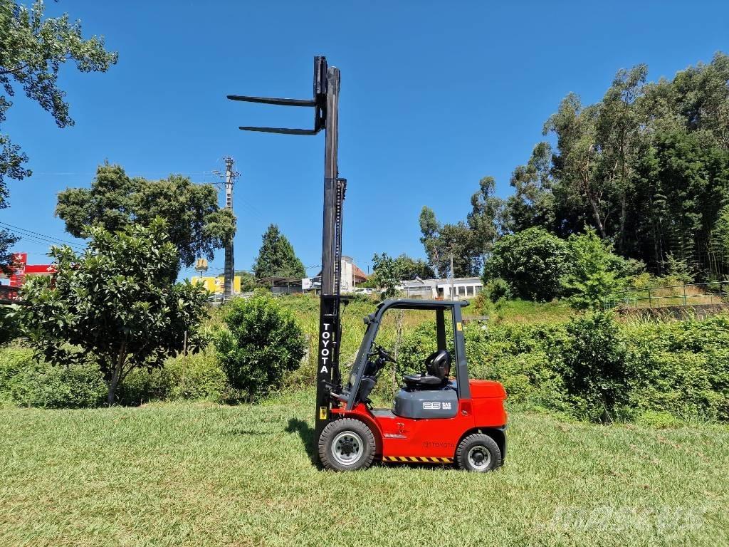Toyota 25 Dizelski viličarji