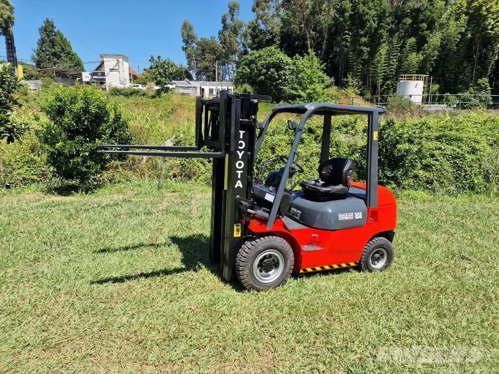 Toyota 25 Dizelski viličarji