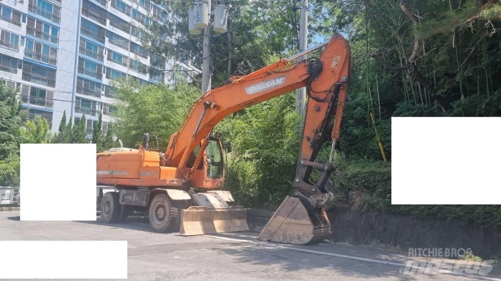 Doosan DX 210 W Bagri na kolesih